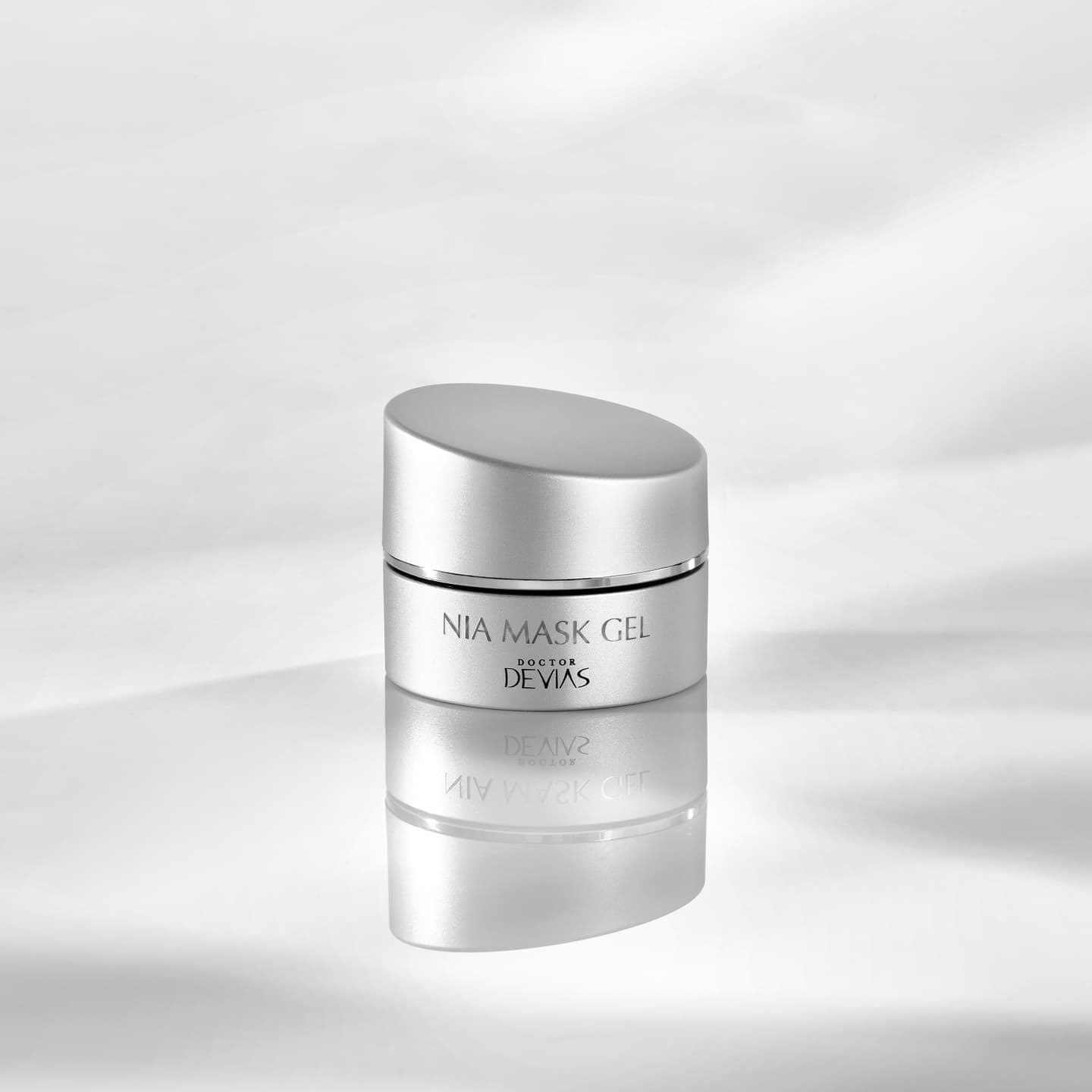 大阪 化粧品撮影 シルバー容器 メタリック 質感再現 グラフフォトスタジオ